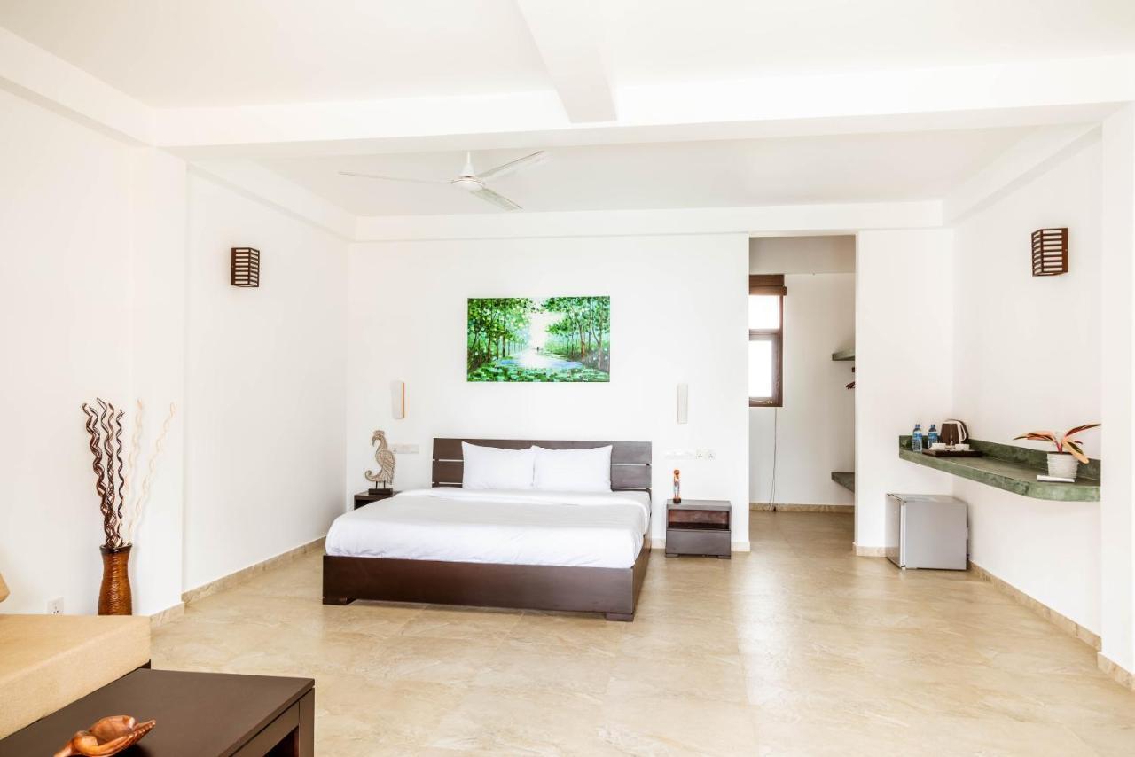 Green Parrot Beach Resort Tangalle Exterior photo