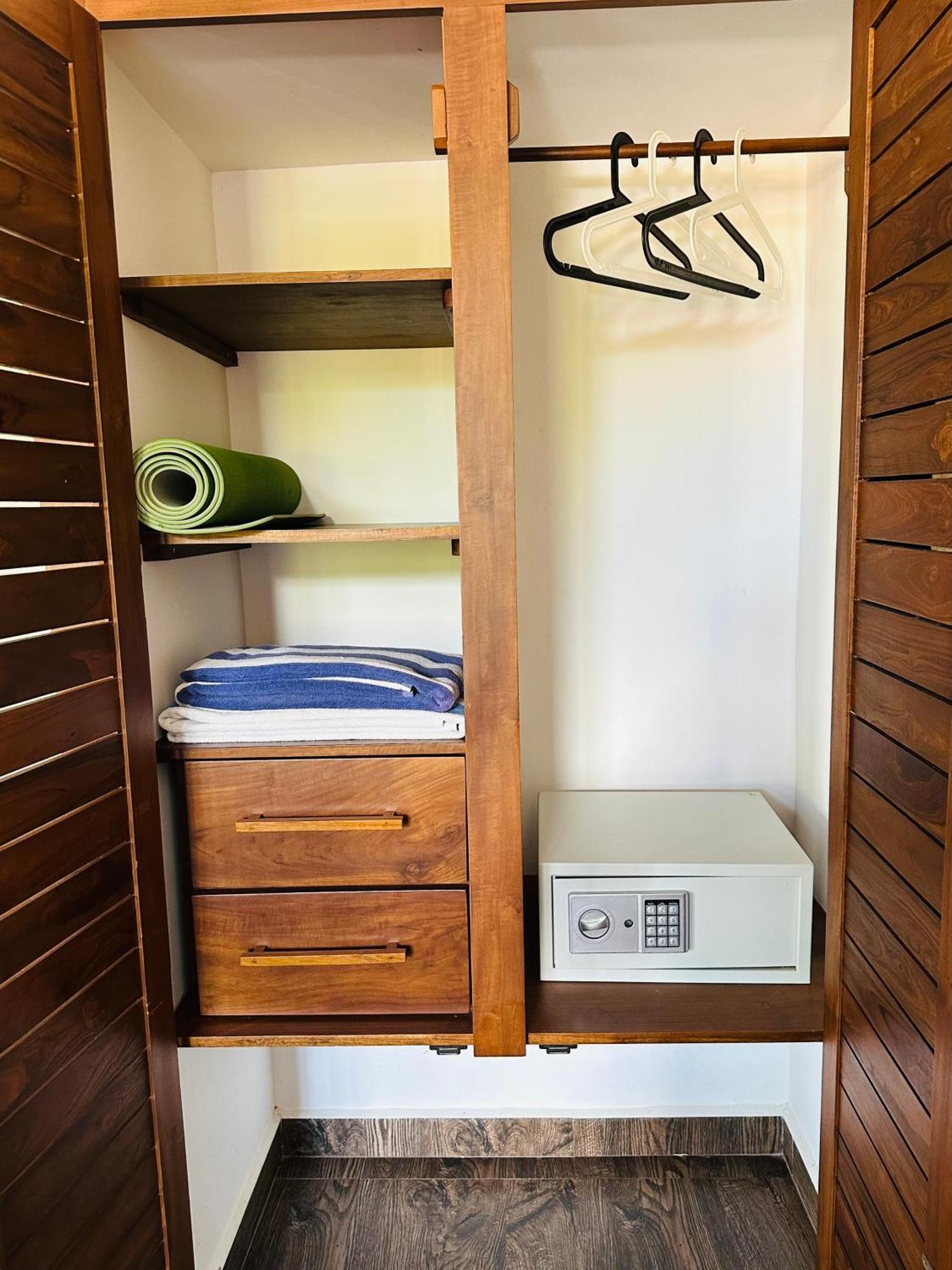 Green Parrot Beach Resort Tangalle Room photo