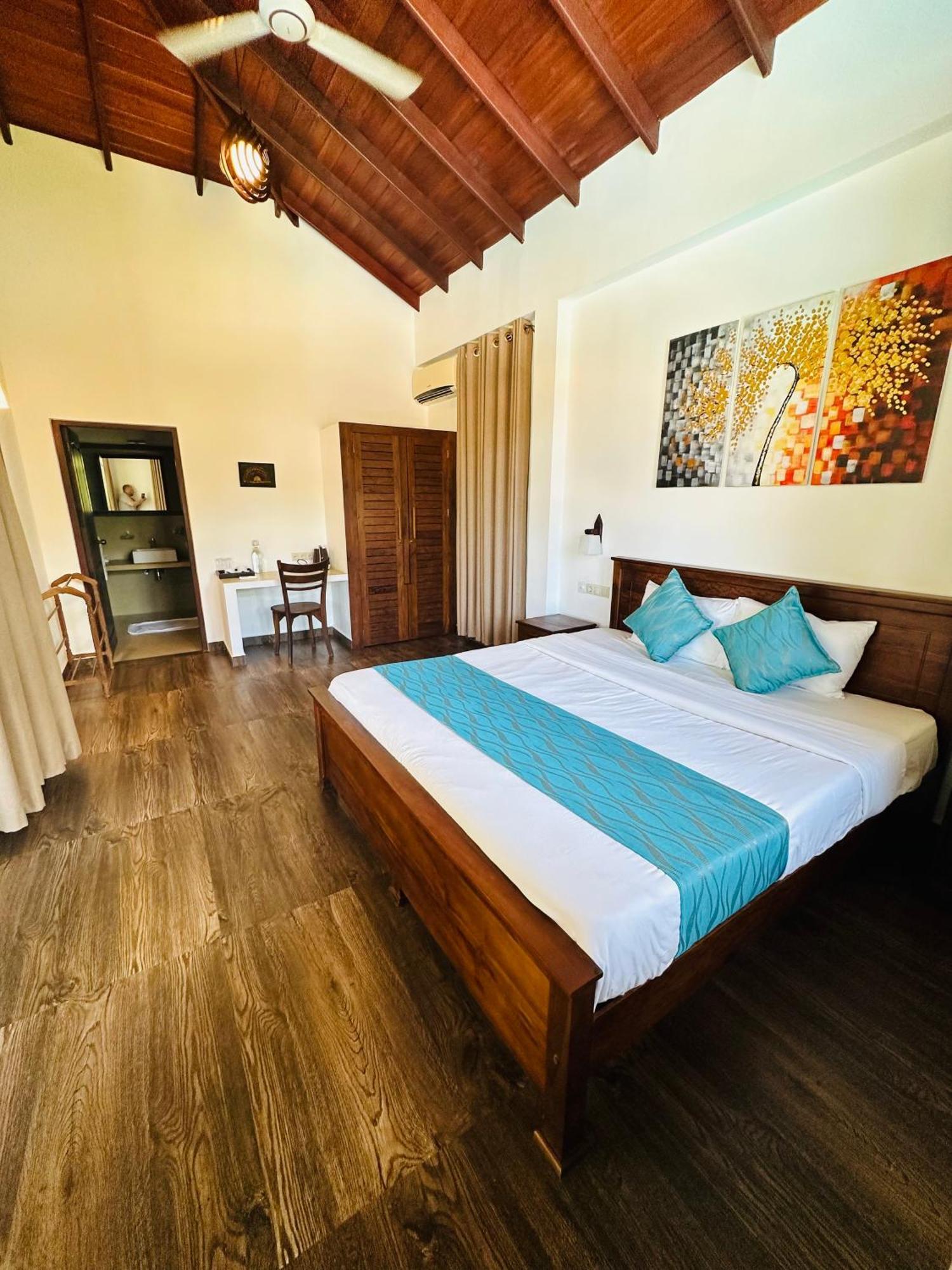Green Parrot Beach Resort Tangalle Room photo