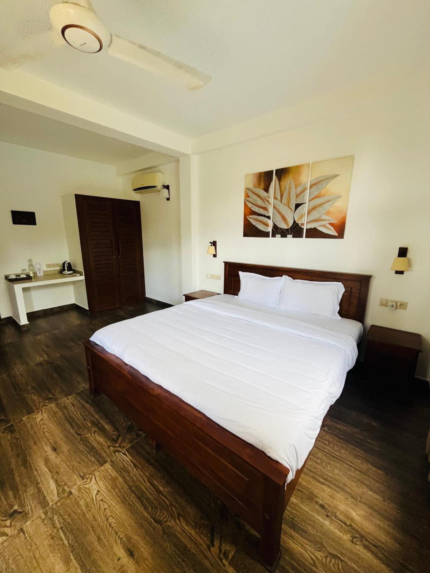 Green Parrot Beach Resort Tangalle Exterior photo