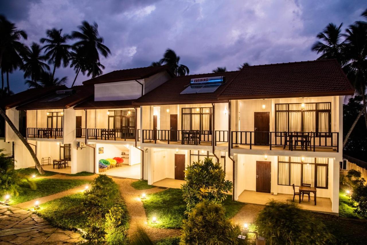Green Parrot Beach Resort Tangalle Exterior photo