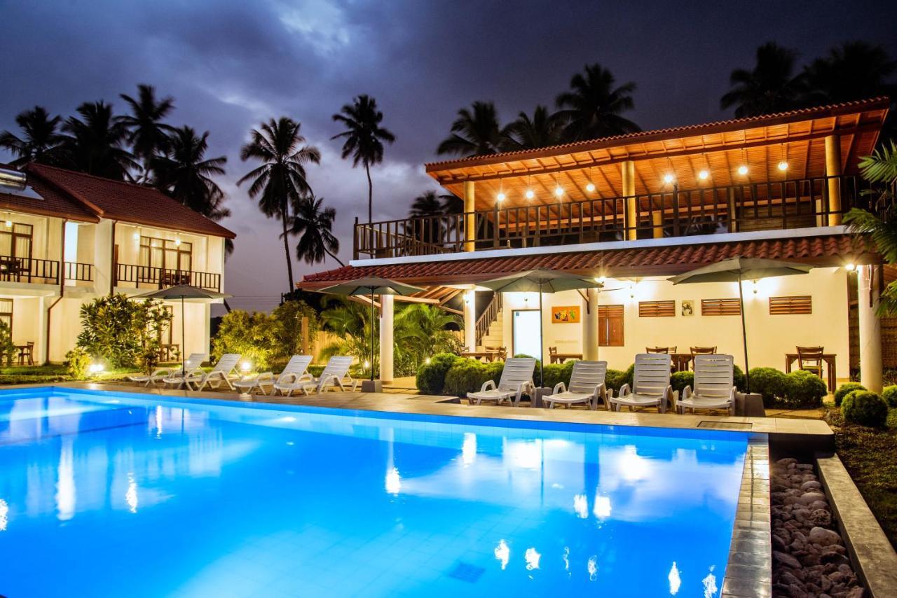 Green Parrot Beach Resort Tangalle Exterior photo