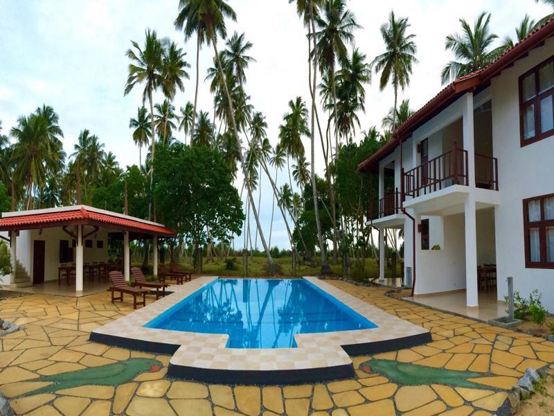 Green Parrot Beach Resort Tangalle Exterior photo